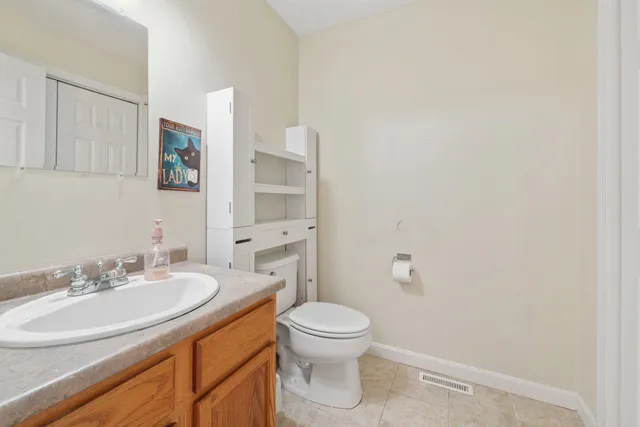 $490,000 | 733 South Stark Highway, Weare, NH 03281