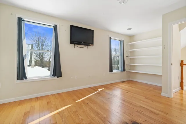 $490,000 | 733 South Stark Highway, Weare, NH 03281