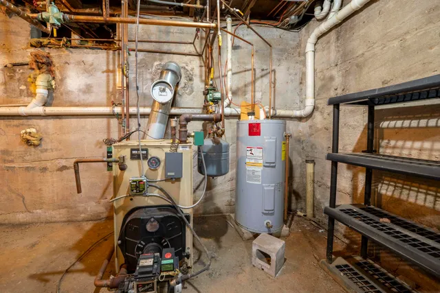 $490,000 | 733 South Stark Highway, Weare, NH 03281