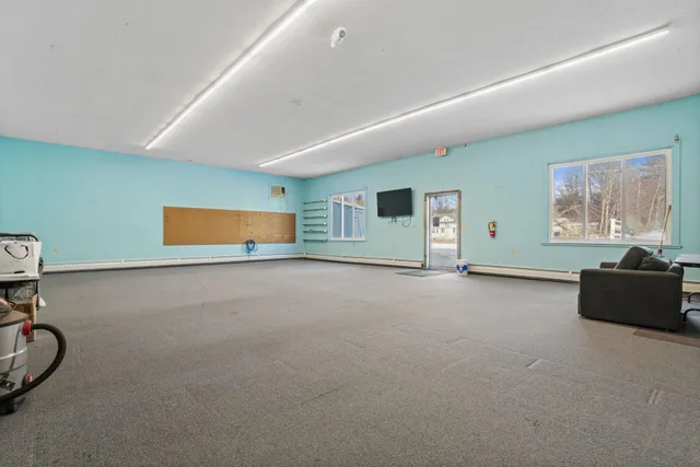 $490,000 | 733 South Stark Highway, Weare, NH 03281