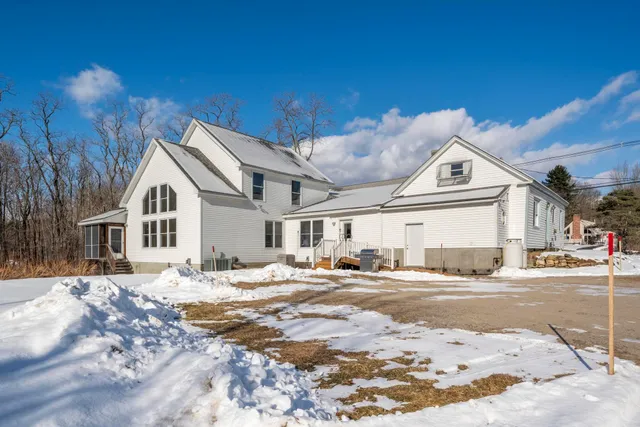 $490,000 | 733 South Stark Highway, Weare, NH 03281