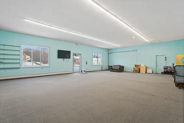 $490,000 | 733 South Stark Highway, Weare, NH 03281