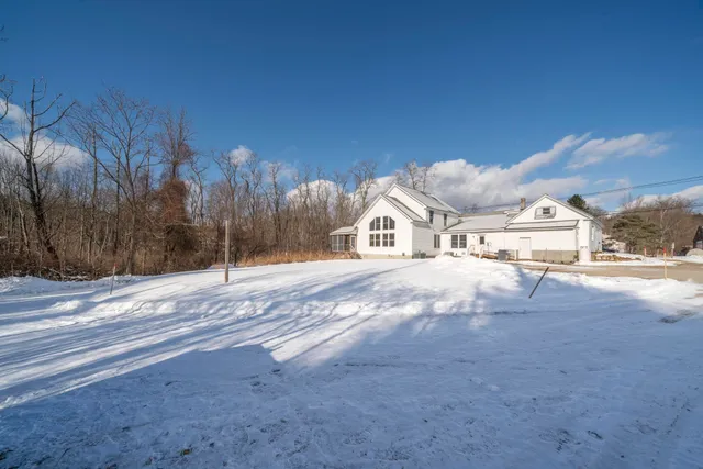 $490,000 | 733 South Stark Highway, Weare, NH 03281