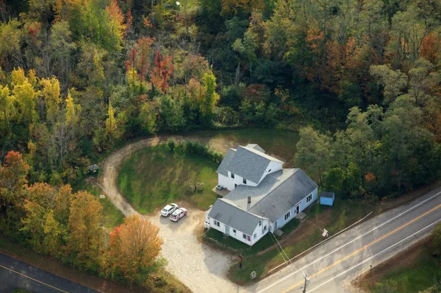 $490,000 | 733 South Stark Highway, Weare, NH 03281