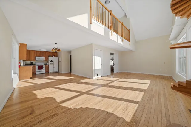 $490,000 | 733 South Stark Highway, Weare, NH 03281