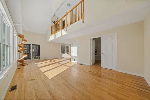 $490,000 | 733 South Stark Highway, Weare, NH 03281