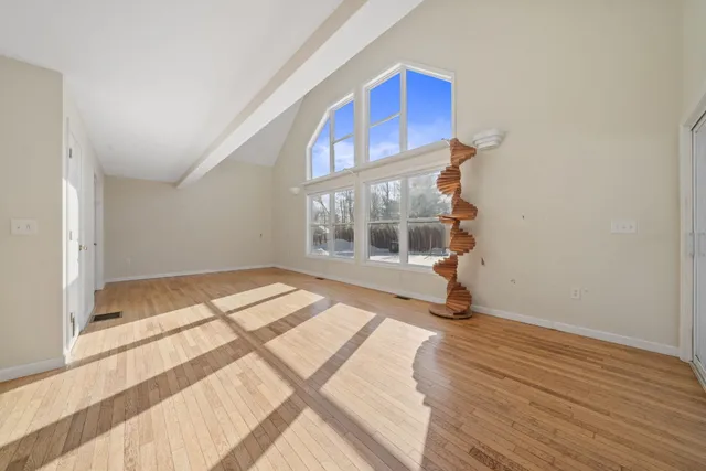 $490,000 | 733 South Stark Highway, Weare, NH 03281