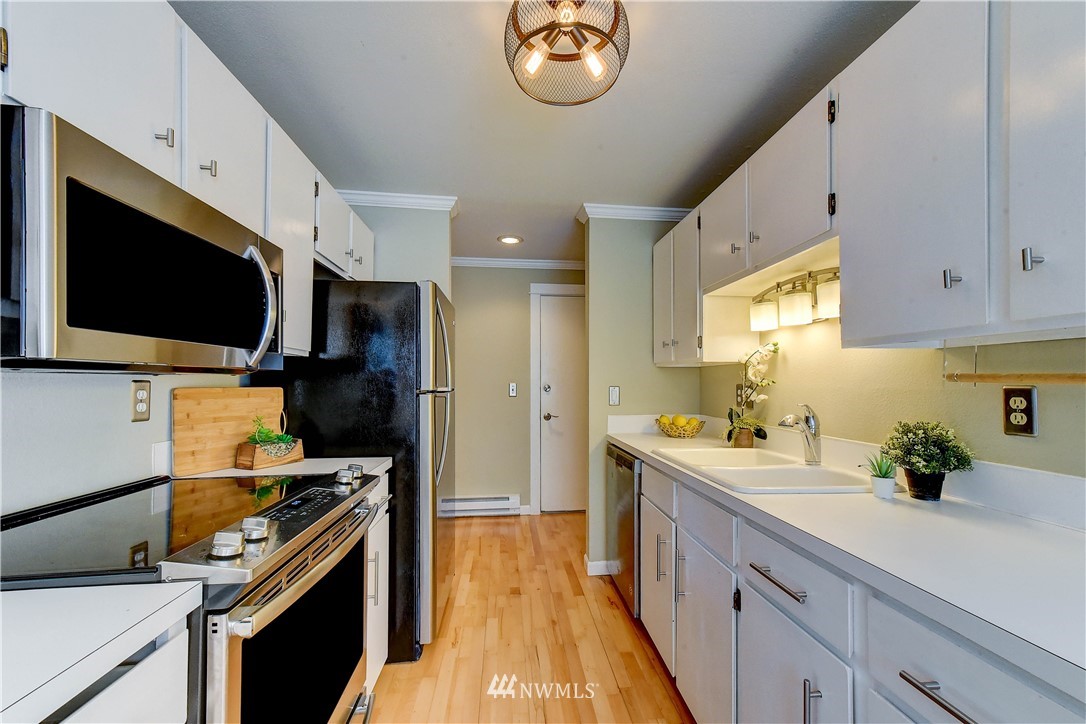 7901 196th Street Southwest, Unit 16 Edmonds, WA 98026 - Photo 4 of 20 Gallery Image 4