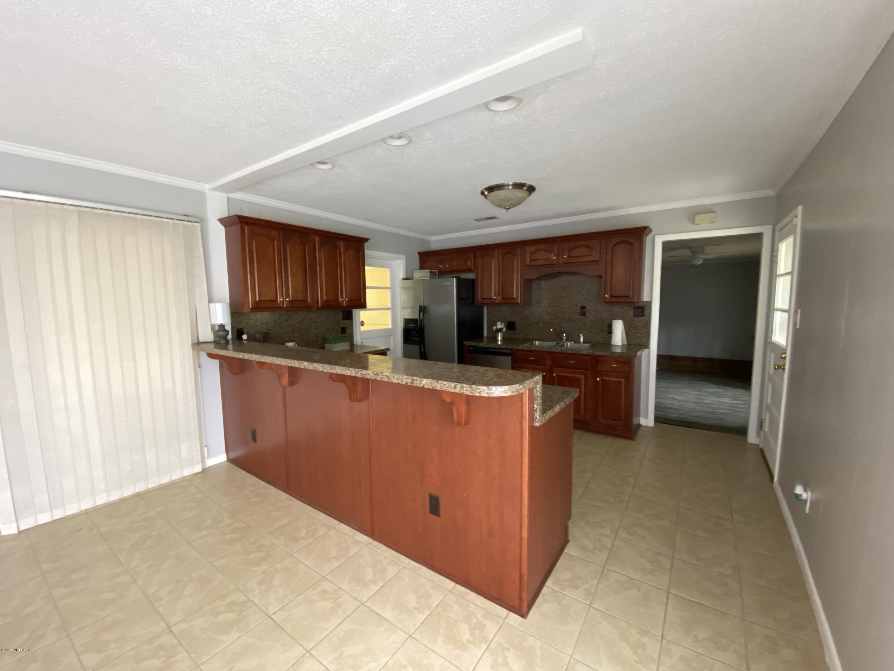 2324 Country Club Road Jacksonville, NC 28546 - Photo 16 of 70 KitchenA