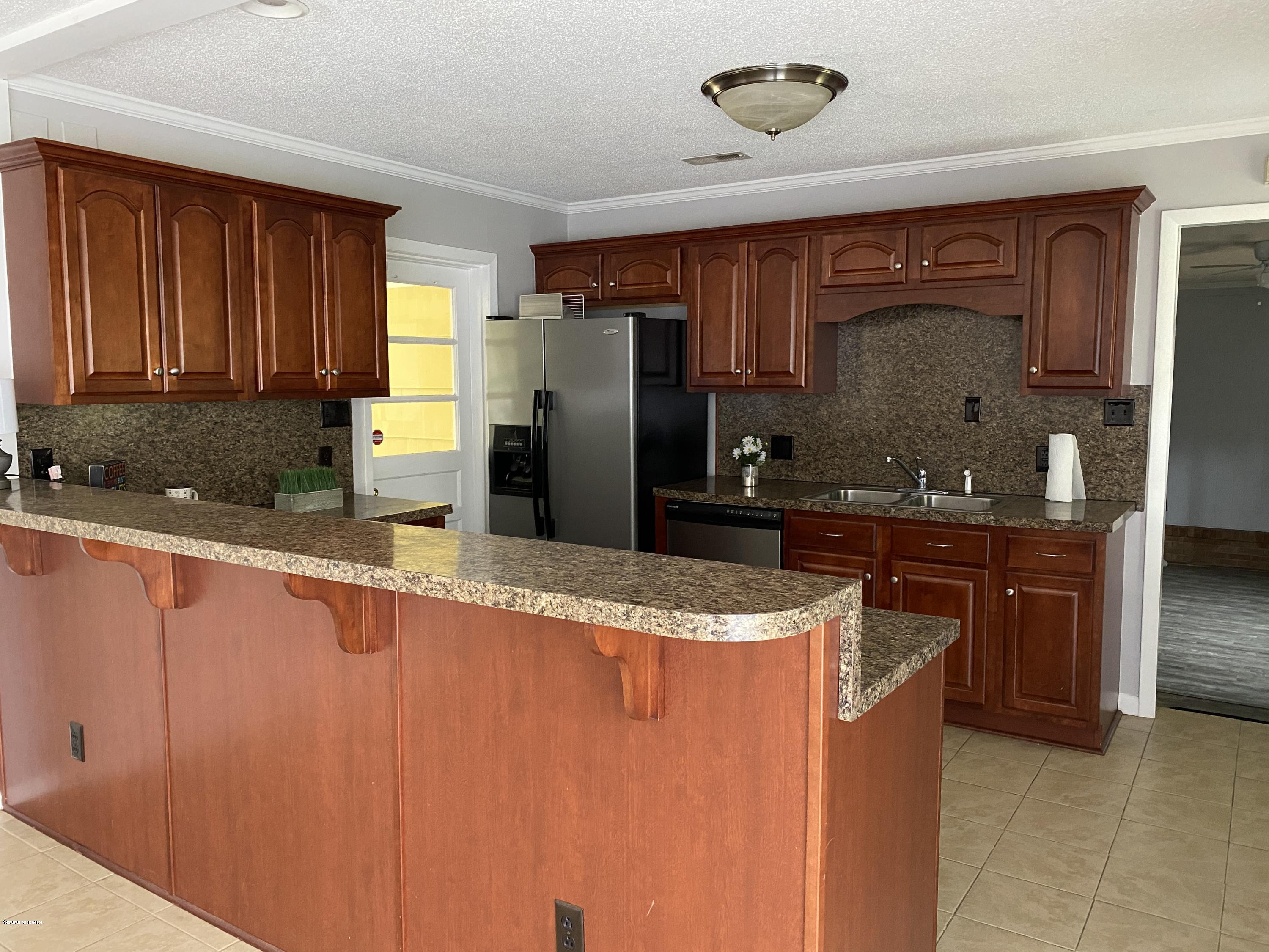 2324 Country Club Road Jacksonville, NC 28546 - Photo 17 of 70 KitchenB