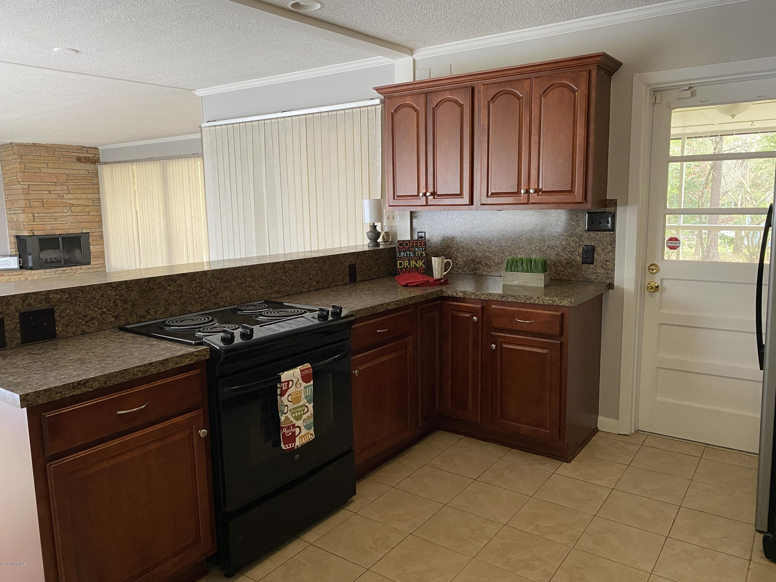 2324 Country Club Road Jacksonville, NC 28546 - Photo 21 of 70 KitchenD