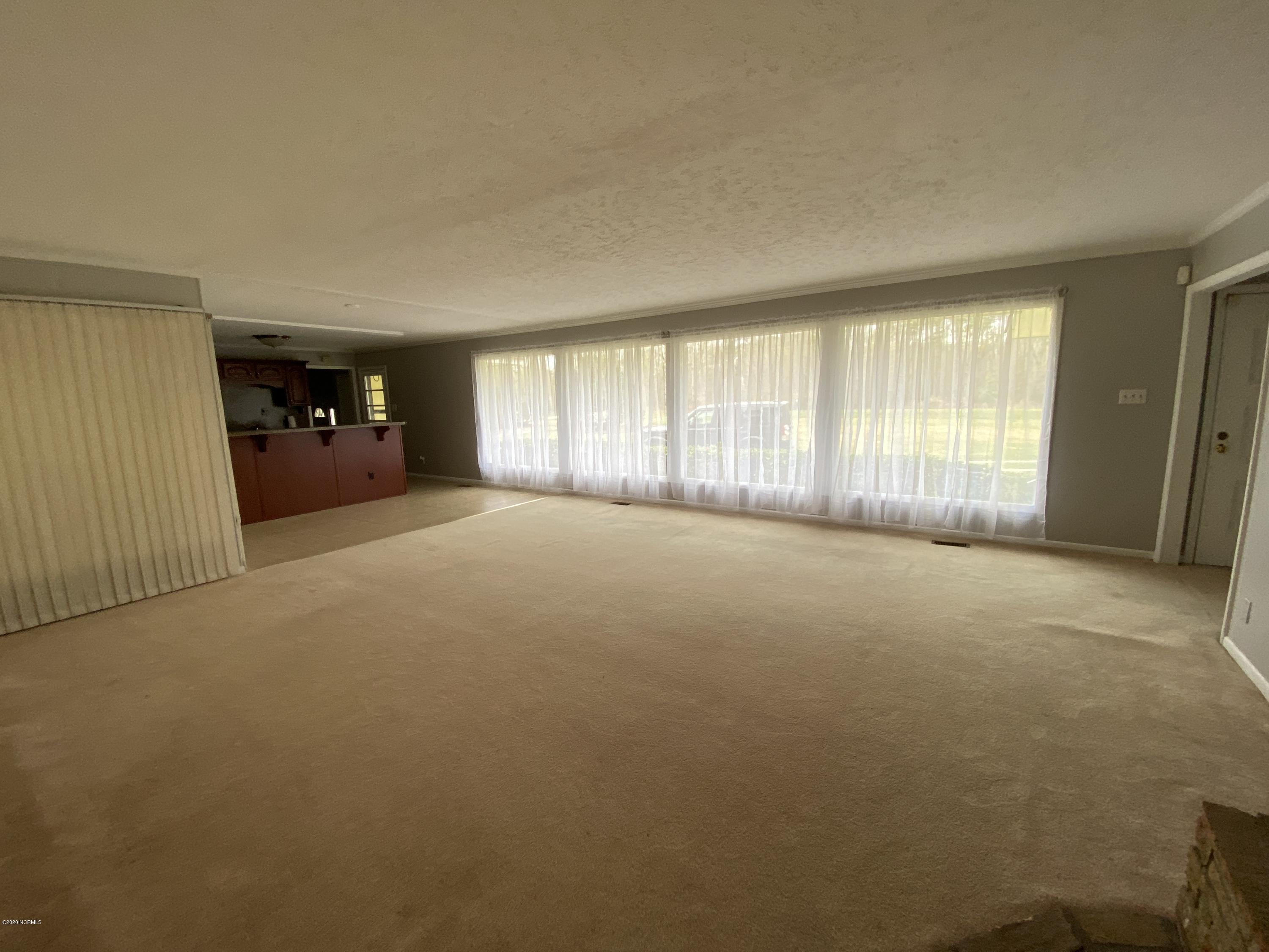2324 Country Club Road Jacksonville, NC 28546 - Photo 24 of 70 LivingroomG