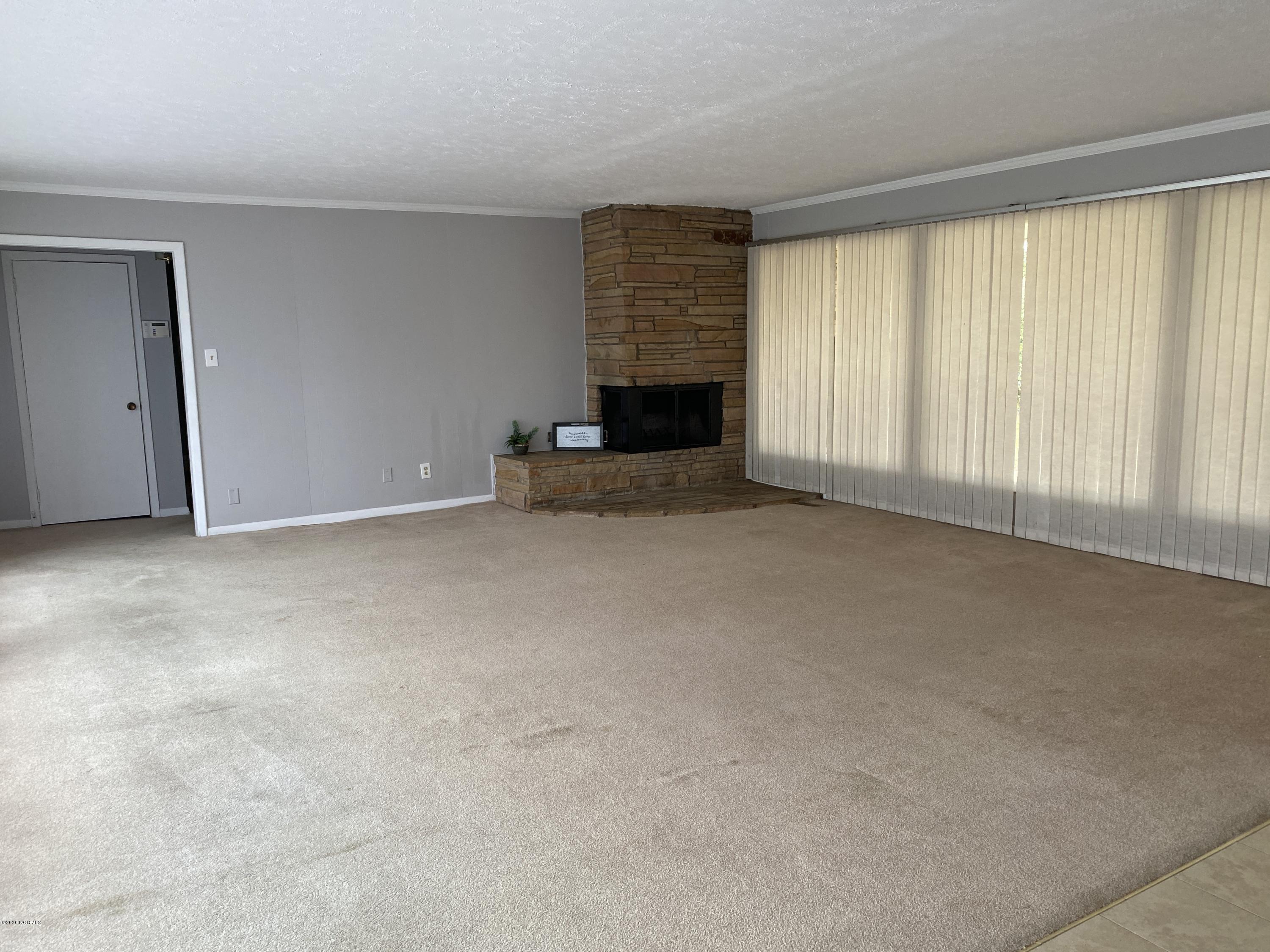 2324 Country Club Road Jacksonville, NC 28546 - Photo 25 of 70 LivingroomA