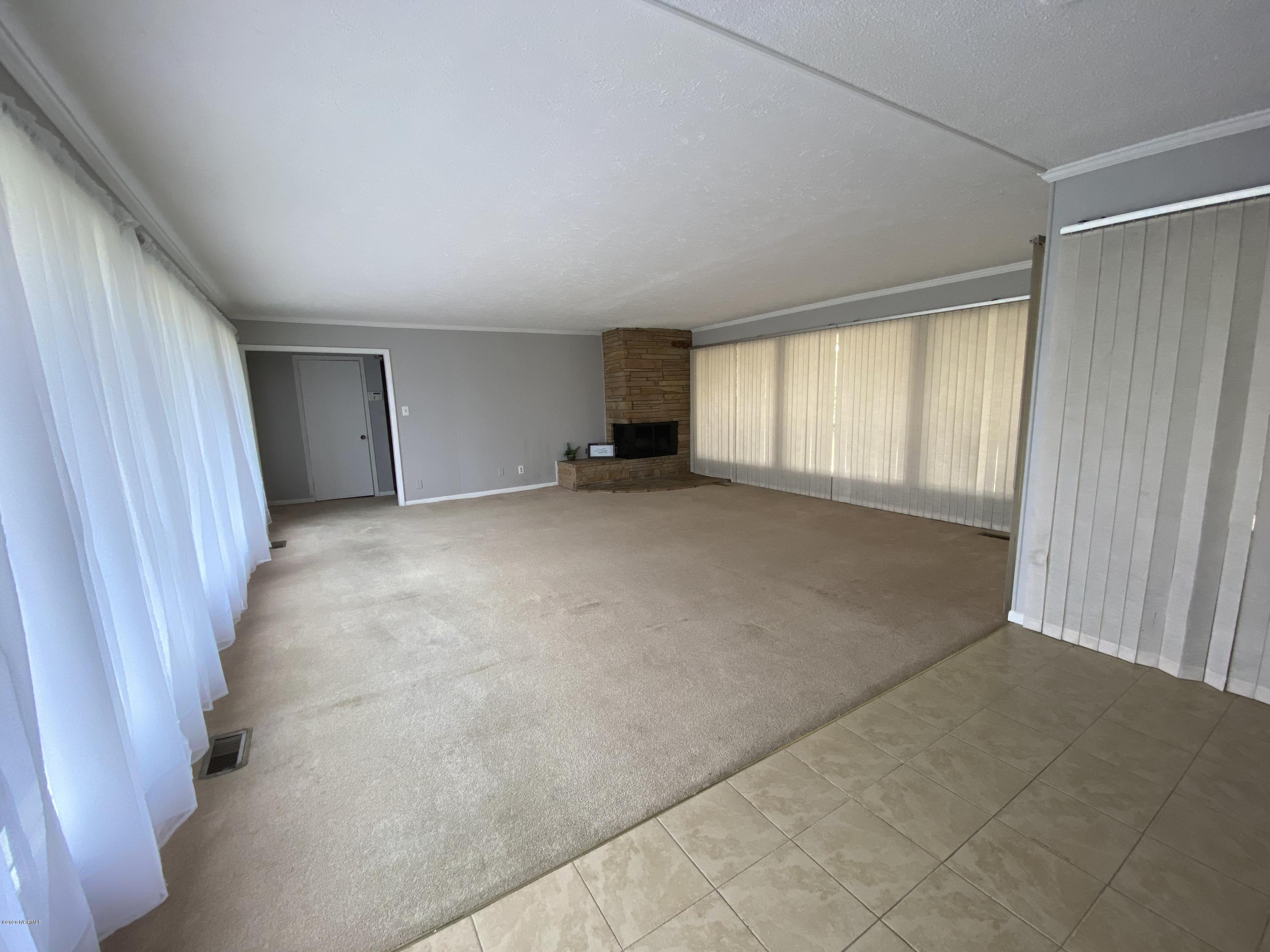 2324 Country Club Road Jacksonville, NC 28546 - Photo 31 of 70 LivingroomB
