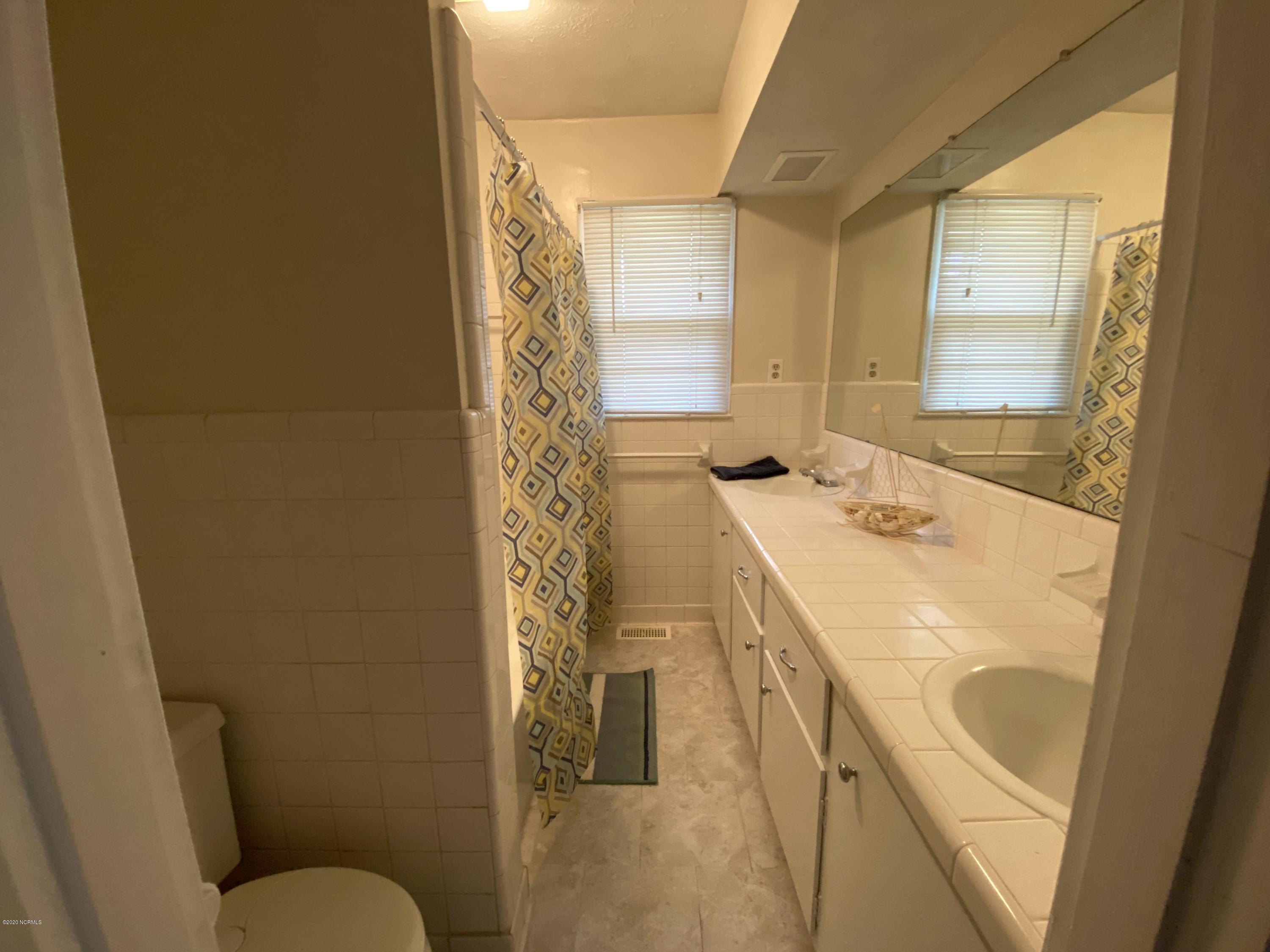 2324 Country Club Road Jacksonville, NC 28546 - Photo 41 of 70 HallBathA