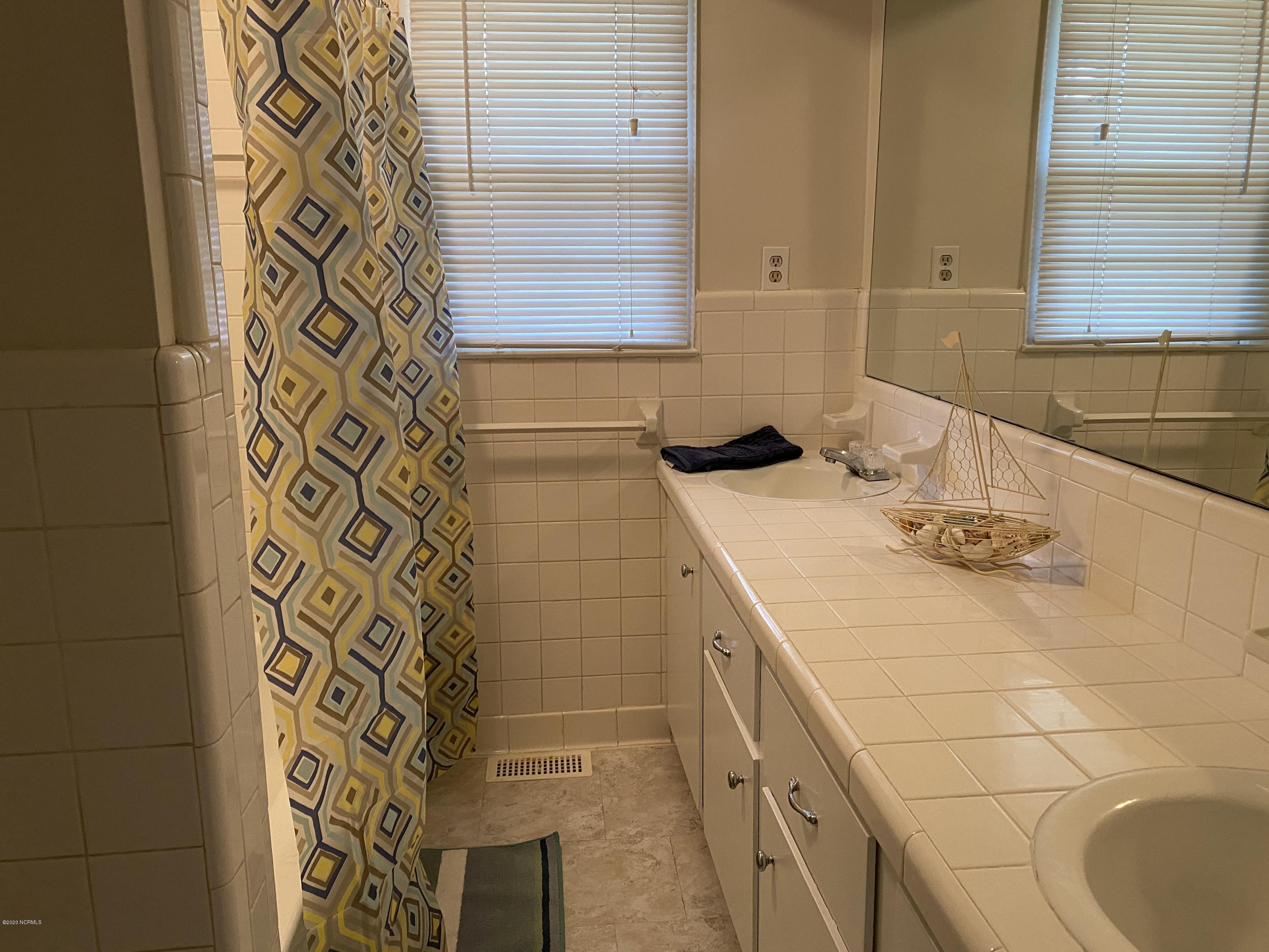 2324 Country Club Road Jacksonville, NC 28546 - Photo 42 of 70 HallBathB