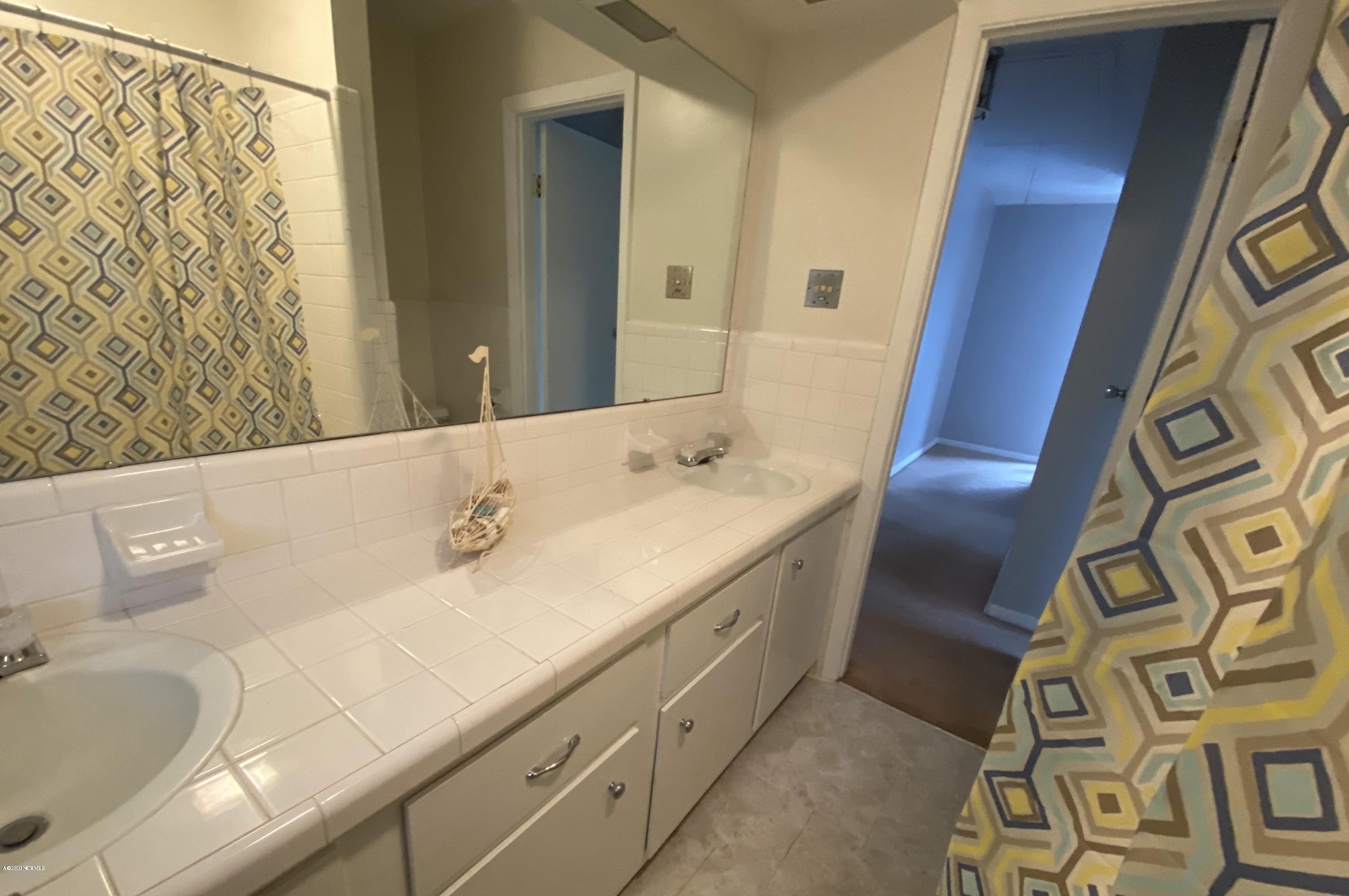 2324 Country Club Road Jacksonville, NC 28546 - Photo 44 of 70 HallBathC