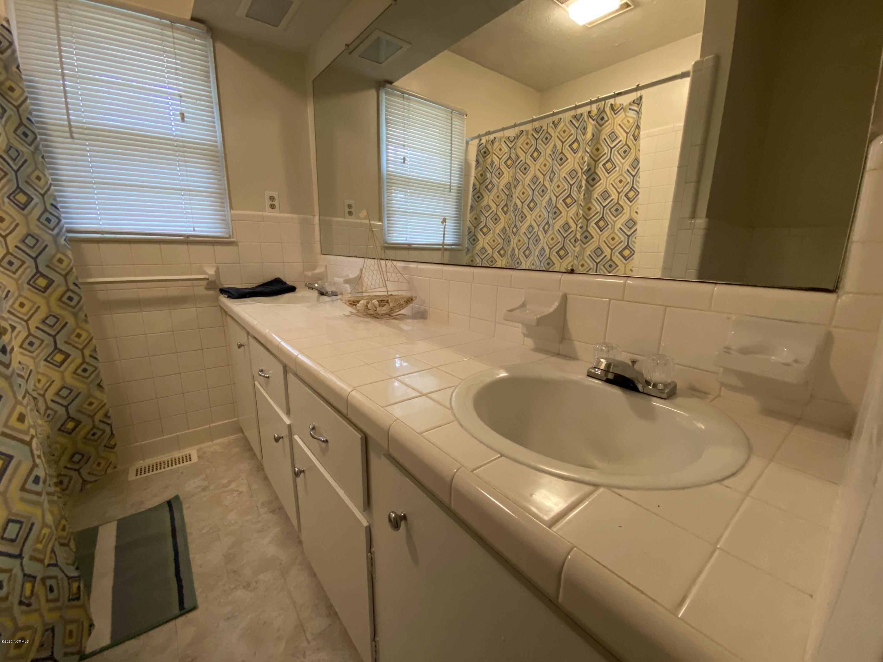 2324 Country Club Road Jacksonville, NC 28546 - Photo 45 of 70 HallBathD