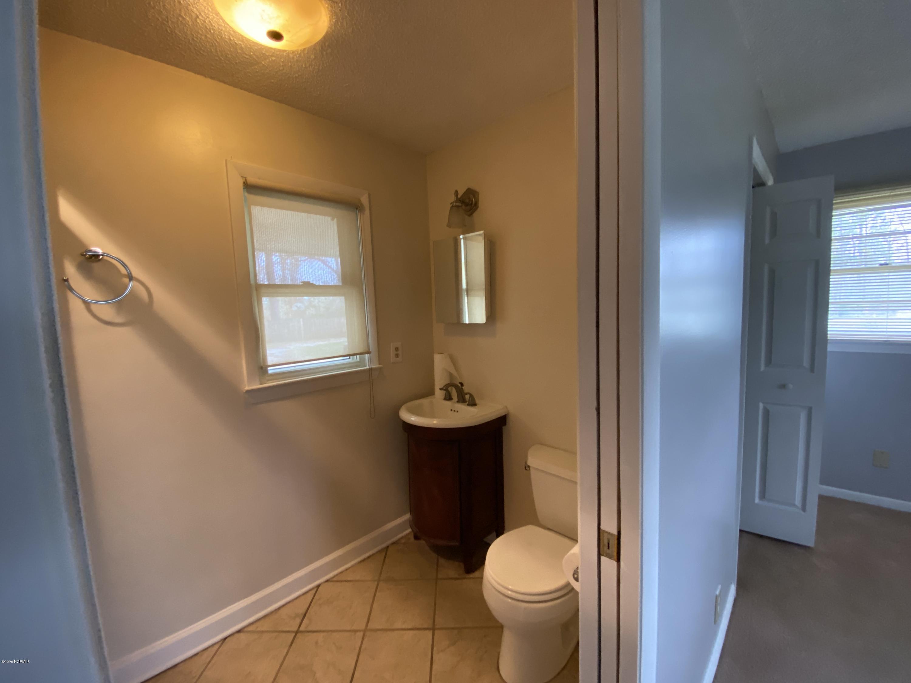 2324 Country Club Road Jacksonville, NC 28546 - Photo 57 of 70 MasterBathA