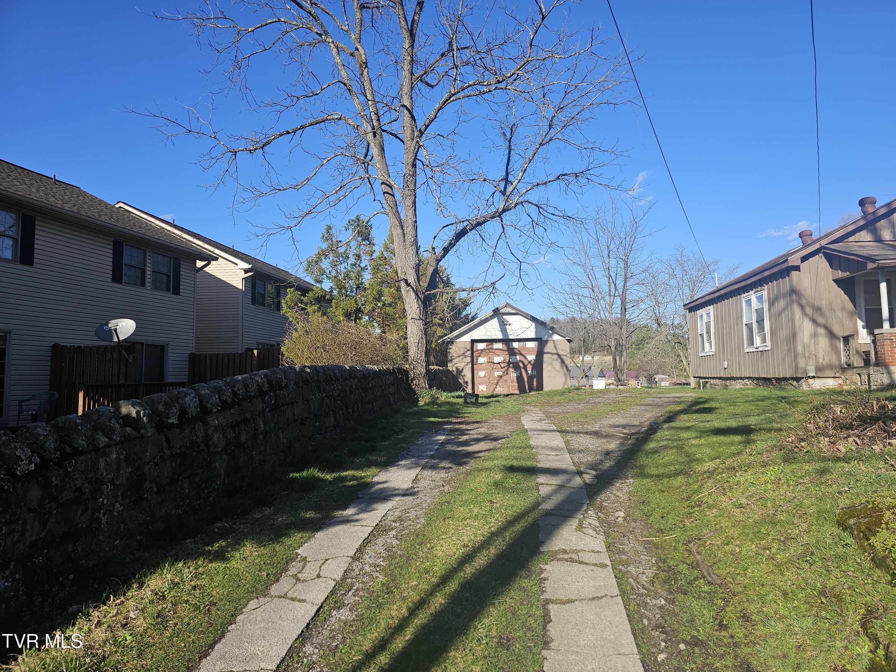 807 Coeburn Road Wise, VA 24293 - Photo 17 of 34 driveway