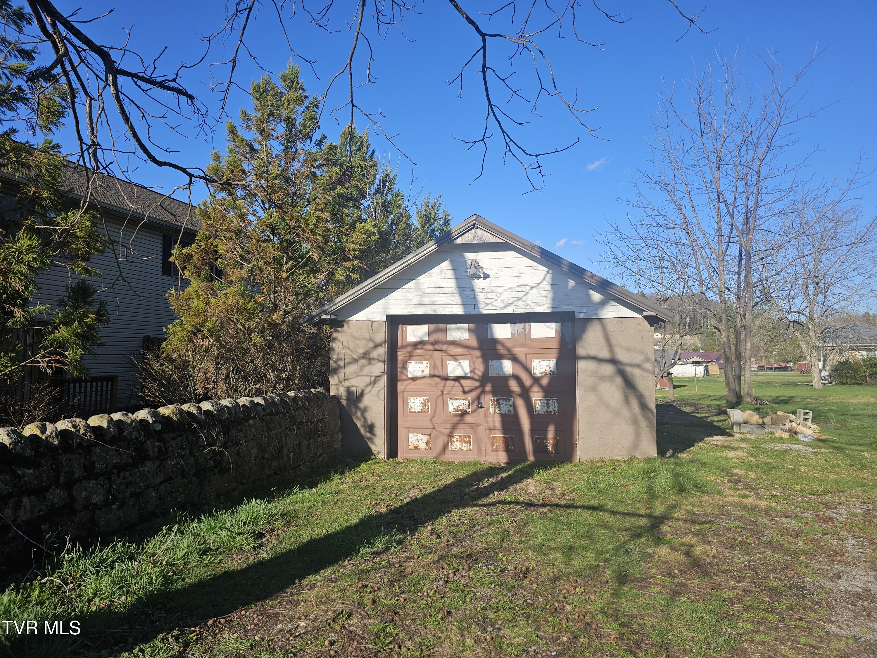 807 Coeburn Road Wise, VA 24293 - Photo 8 of 34 garage