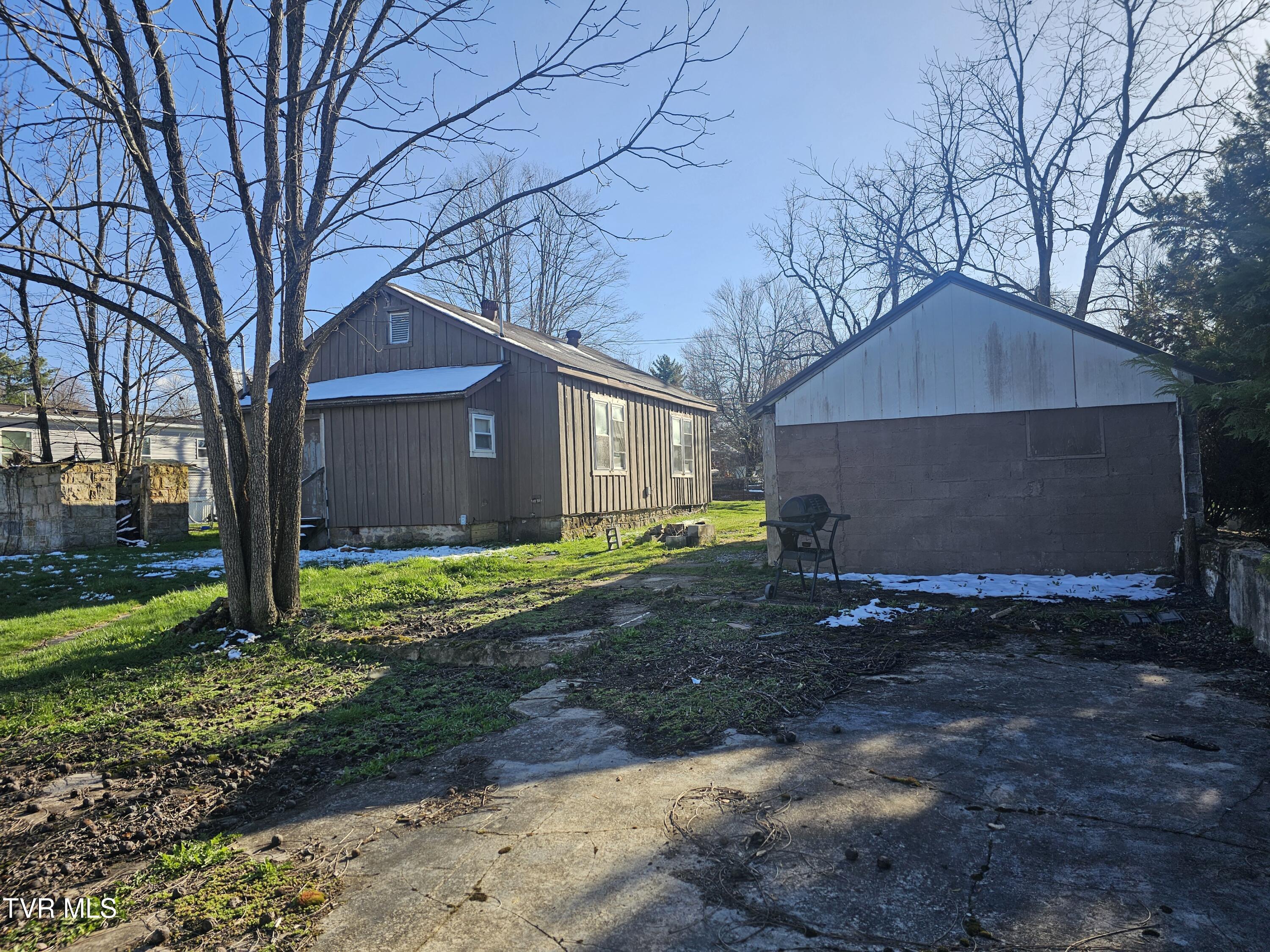 807 Coeburn Road Wise, VA 24293 - Photo 10 of 34 rear, house & garage