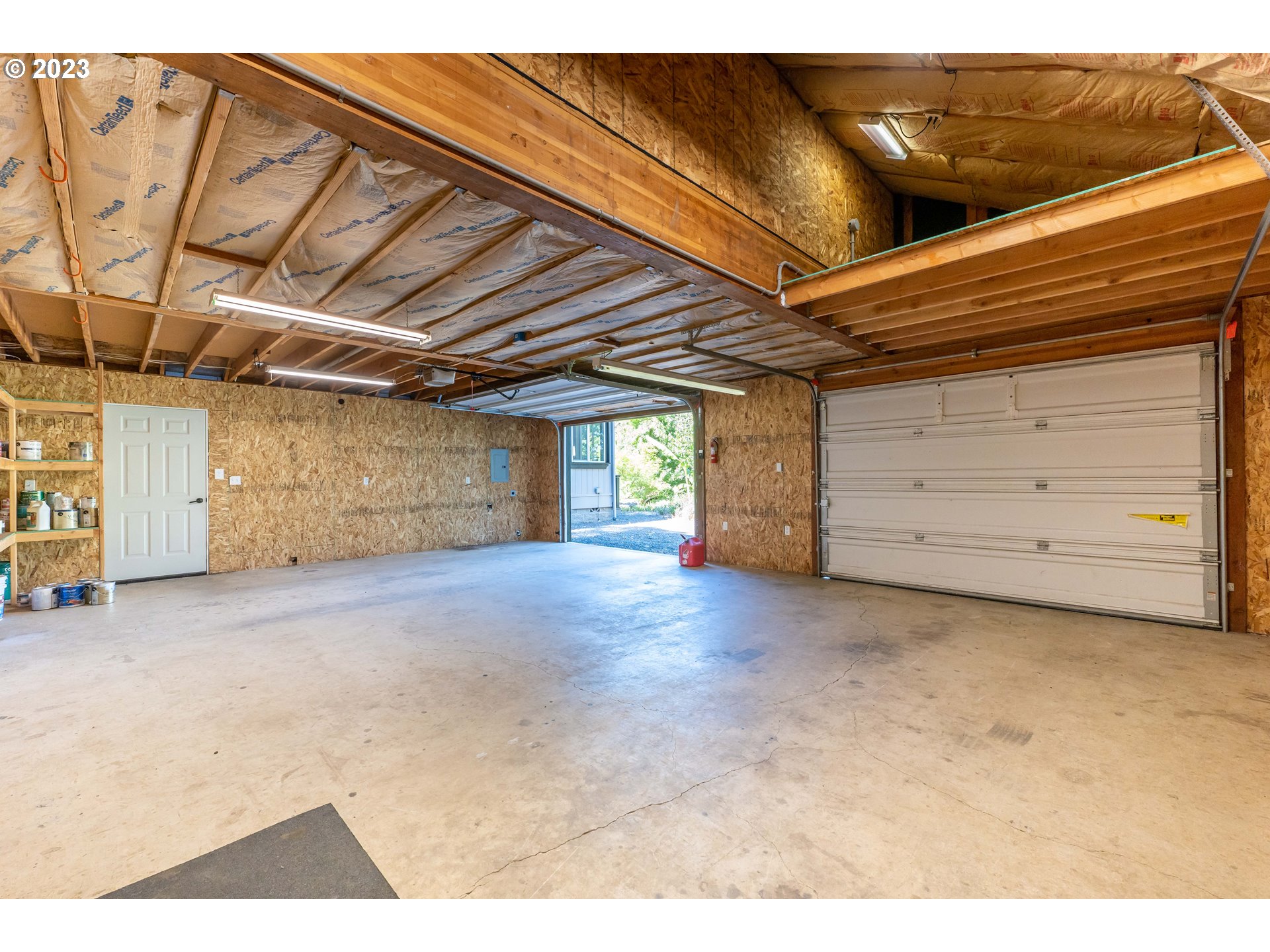 6400 Garden Valley Road Roseburg, OR 97471 - Photo 36 of 45 Garage