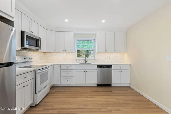 $3,850 | 17 Artic Street, Unit 1, Greenwich, CT 06830