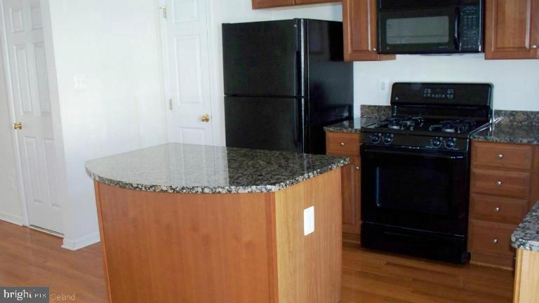 24999 Riding Center Drive Chantilly, VA 20152 - Photo 12 of 20 Kitchen