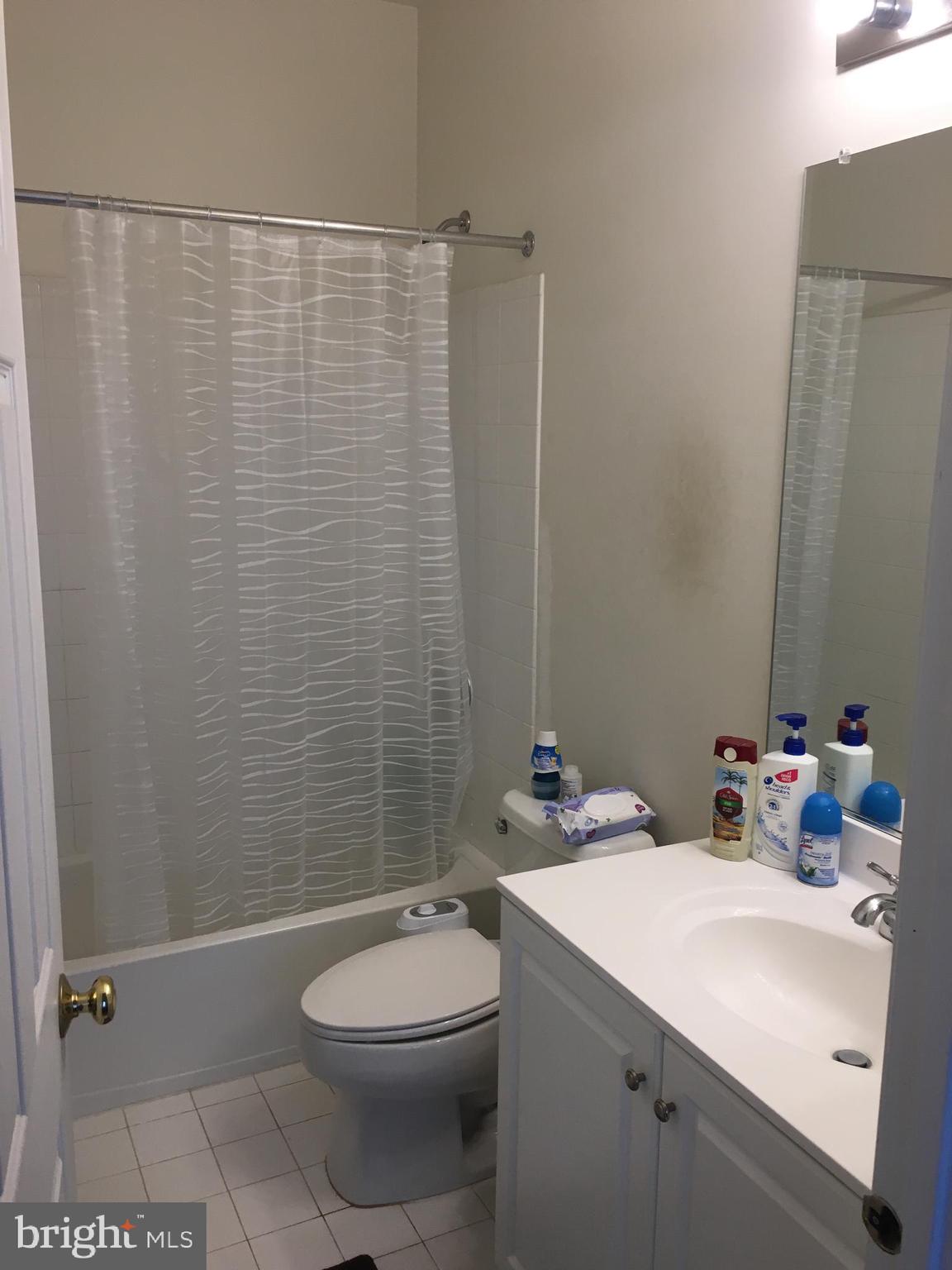24999 Riding Center Drive Chantilly, VA 20152 - Photo 15 of 20 Bath