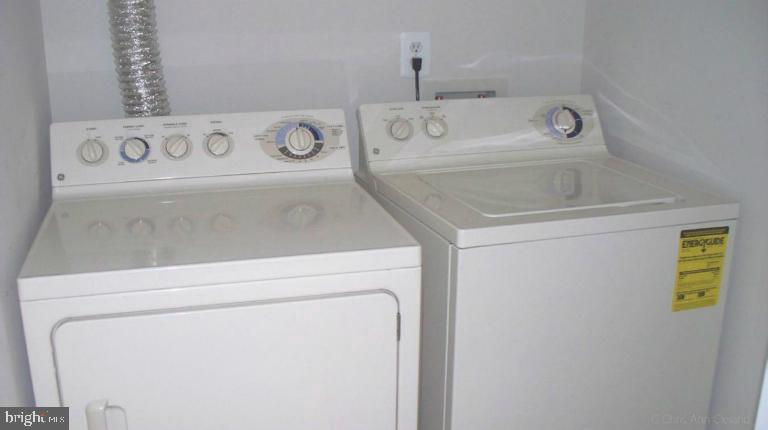 24999 Riding Center Drive Chantilly, VA 20152 - Photo 18 of 20 washer & Dryer