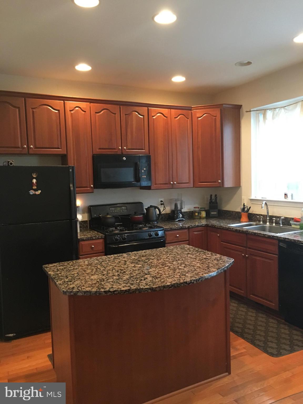 24999 Riding Center Drive Chantilly, VA 20152 - Photo 20 of 20 Kitchen