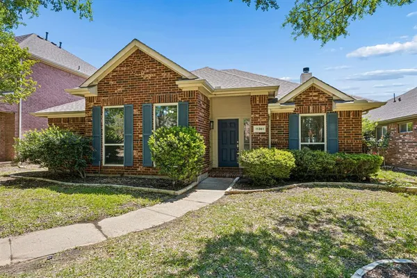 $425,000 | 11361 Clover Knoll Drive, Frisco, TX 75035