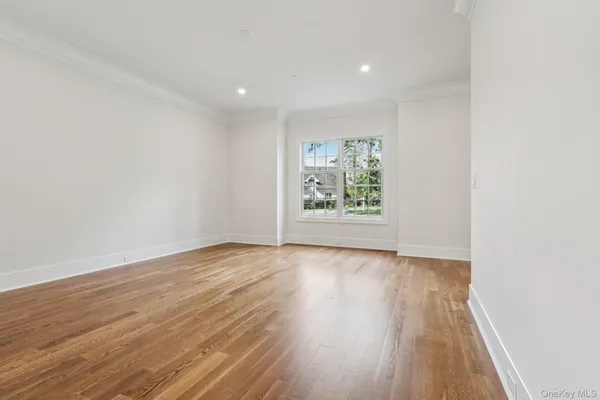 $25,000 | 15 High Point Terrace, Scarsdale, NY 10583