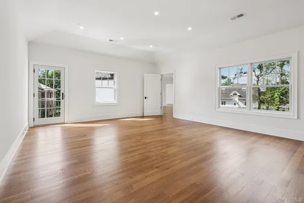 $25,000 | 15 High Point Terrace, Scarsdale, NY 10583