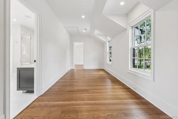 $25,000 | 15 High Point Terrace, Scarsdale, NY 10583