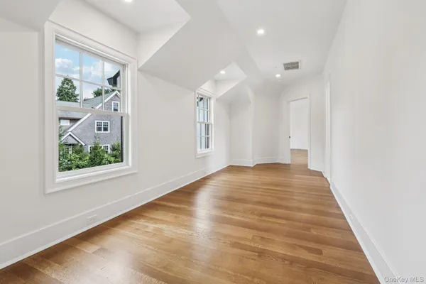 $25,000 | 15 High Point Terrace, Scarsdale, NY 10583