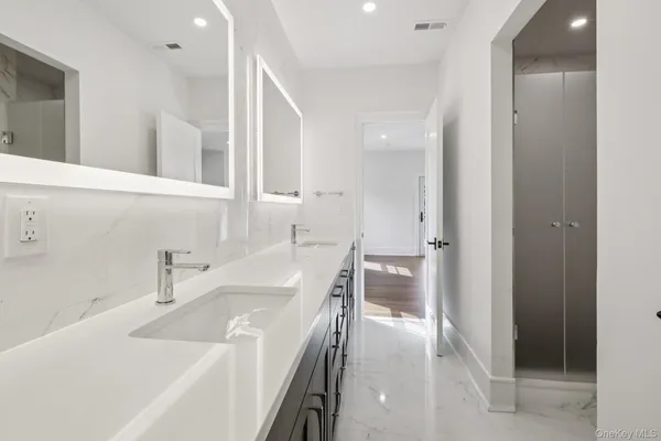 $25,000 | 15 High Point Terrace, Scarsdale, NY 10583