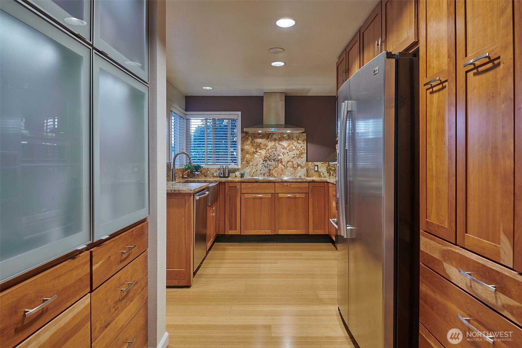 909 North 35th Street, Unit 403 Seattle, WA 98103 - Photo 10 of 37