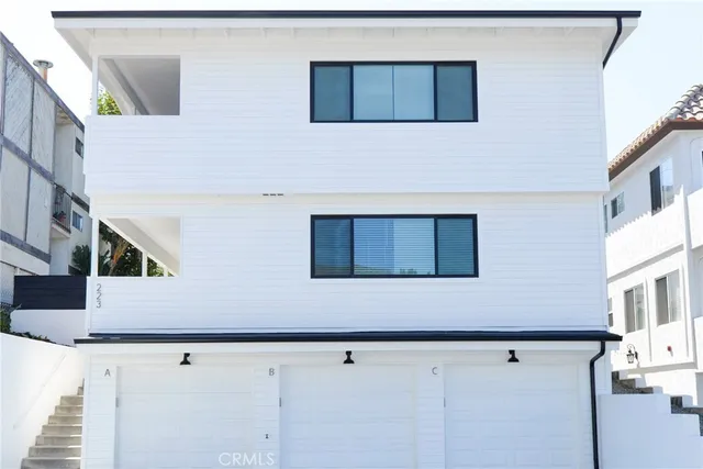 a view of a house with entryway