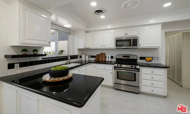 $1,800,000 | 4547 Ledge Avenue, Toluca Lake, CA 91602