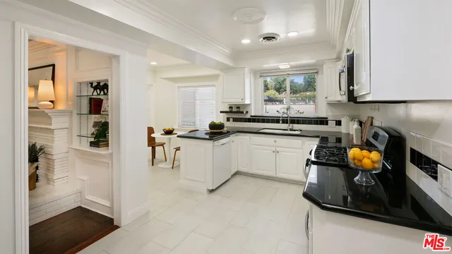 $1,800,000 | 4547 Ledge Avenue, Toluca Lake, CA 91602