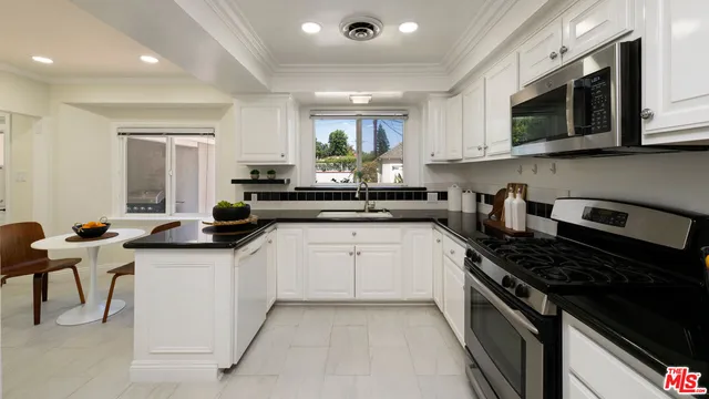 $1,800,000 | 4547 Ledge Avenue, Toluca Lake, CA 91602