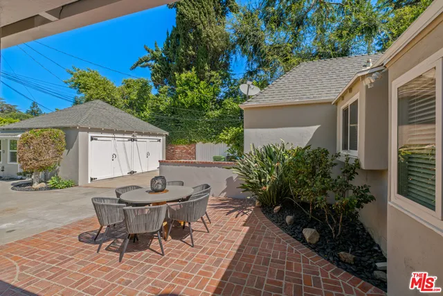 $1,800,000 | 4547 Ledge Avenue, Toluca Lake, CA 91602