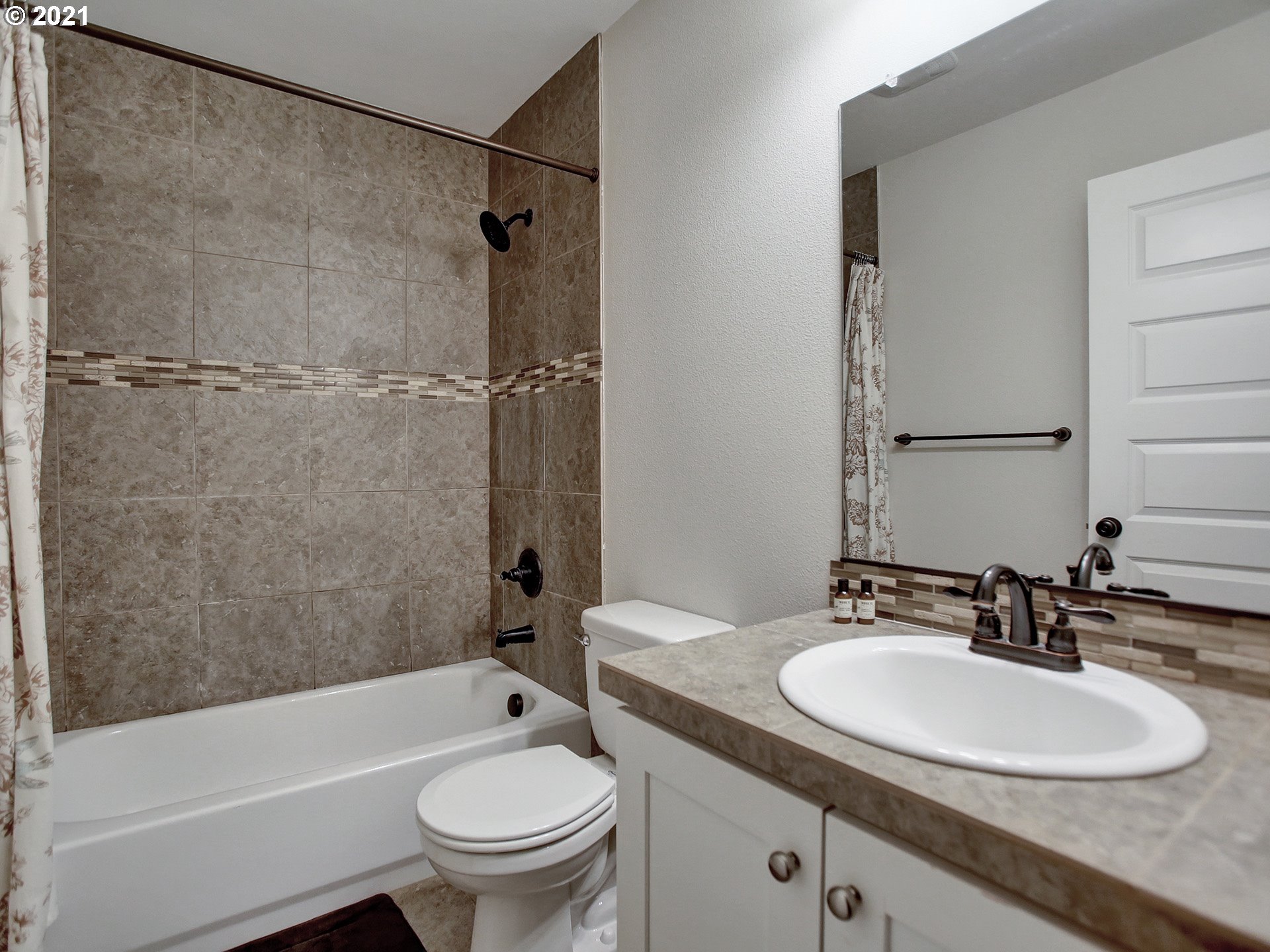 517 Northeast Cook Street Portland, OR 97212 - Photo 25 of 32