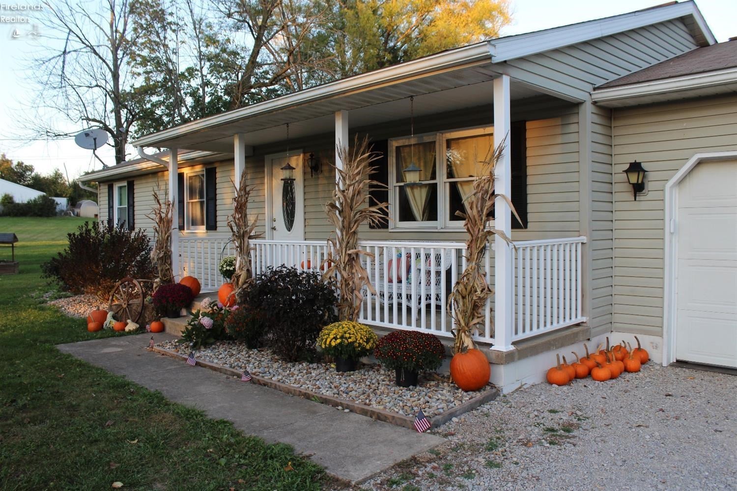 702 Hettle Road Willard, OH 44890 - Photo 2 of 10 Gallery Image 2