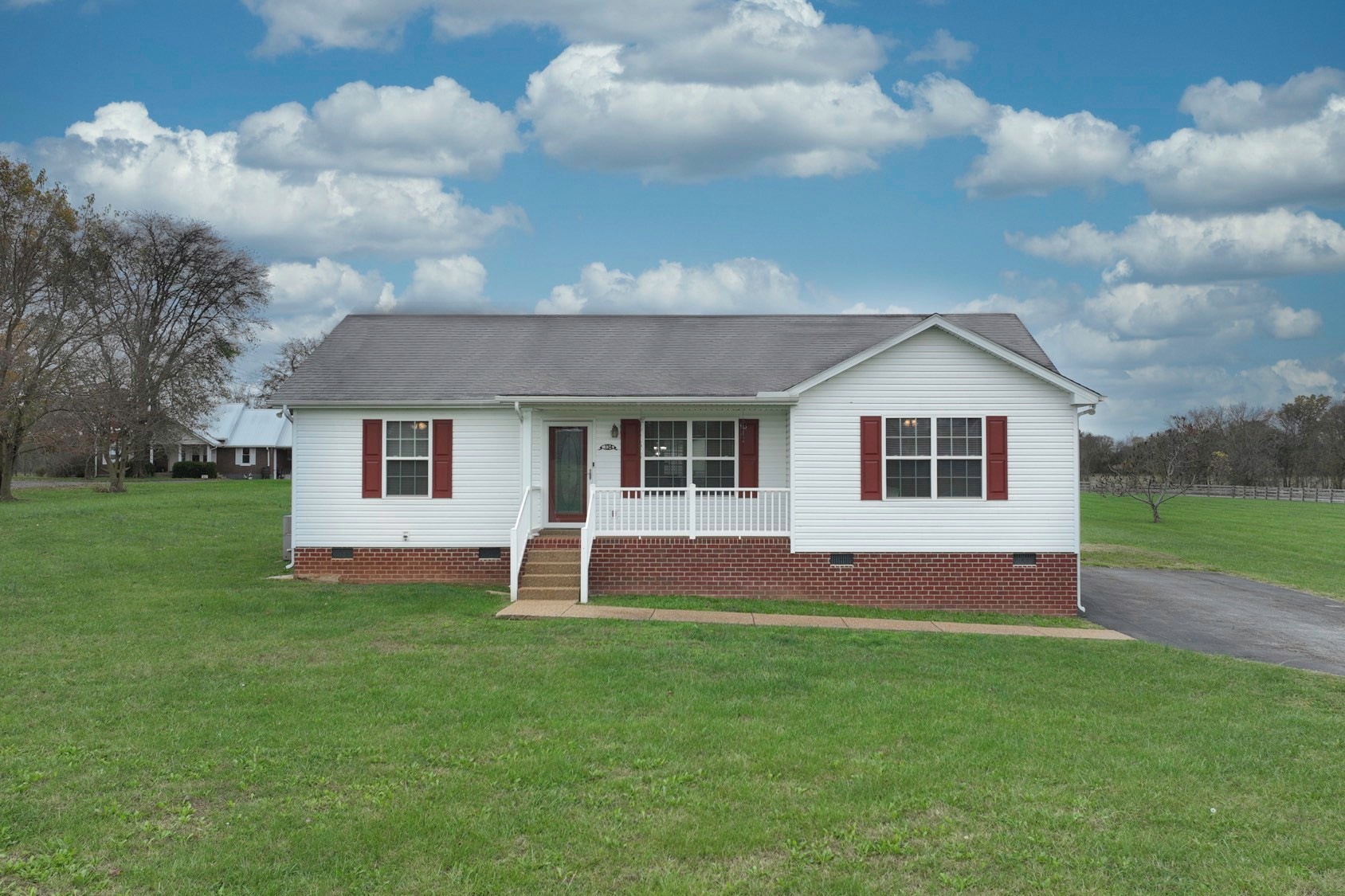 a view of a house with a yard