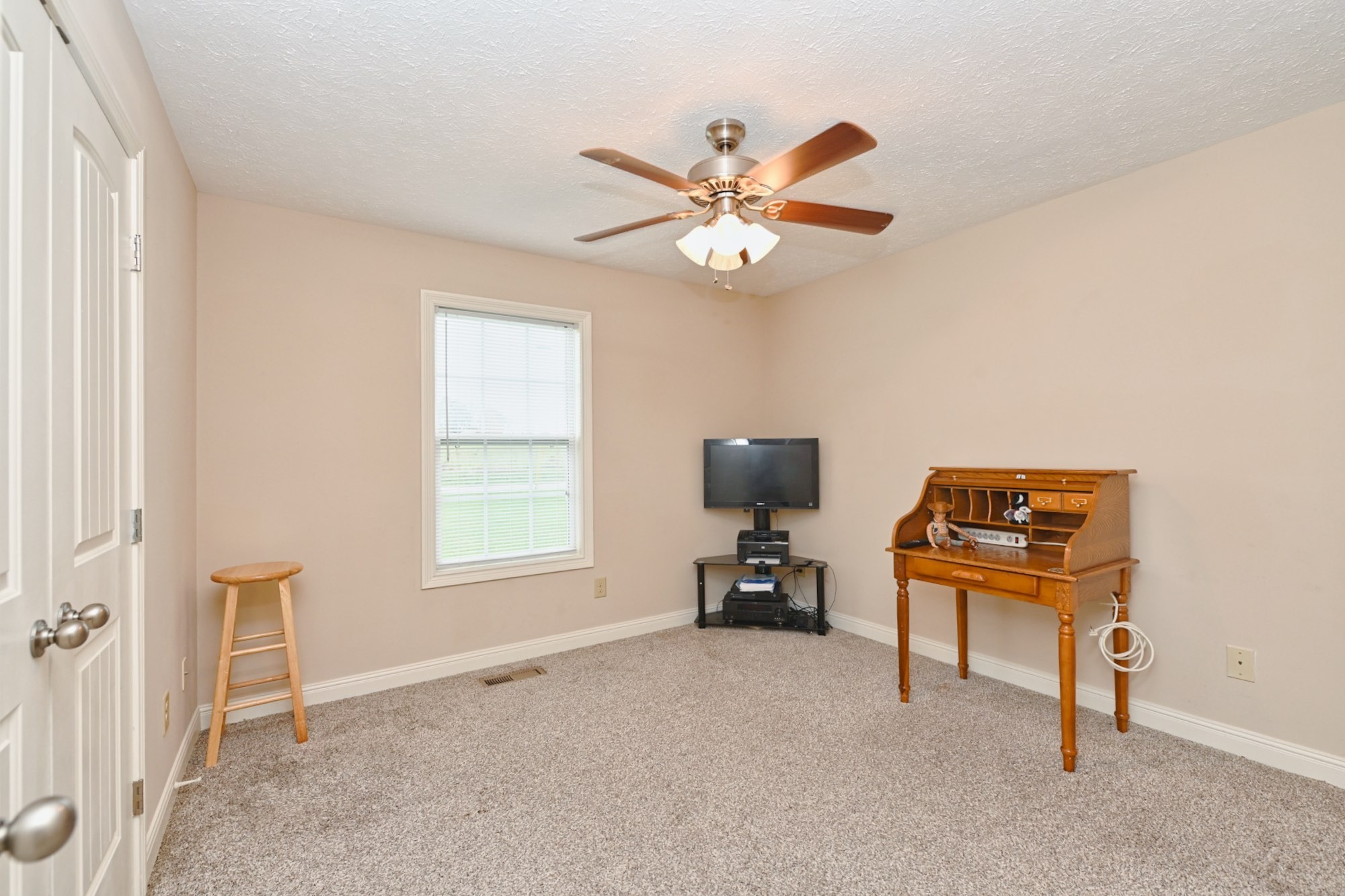 134 T G T Road Portland, TN 37148 - Photo 21 of 27 a view of an empty room with a window
