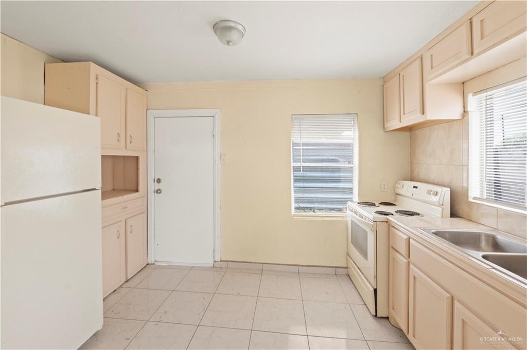 307 South Cox Street Rio Grande City, TX 78582 - Photo 18 of 22