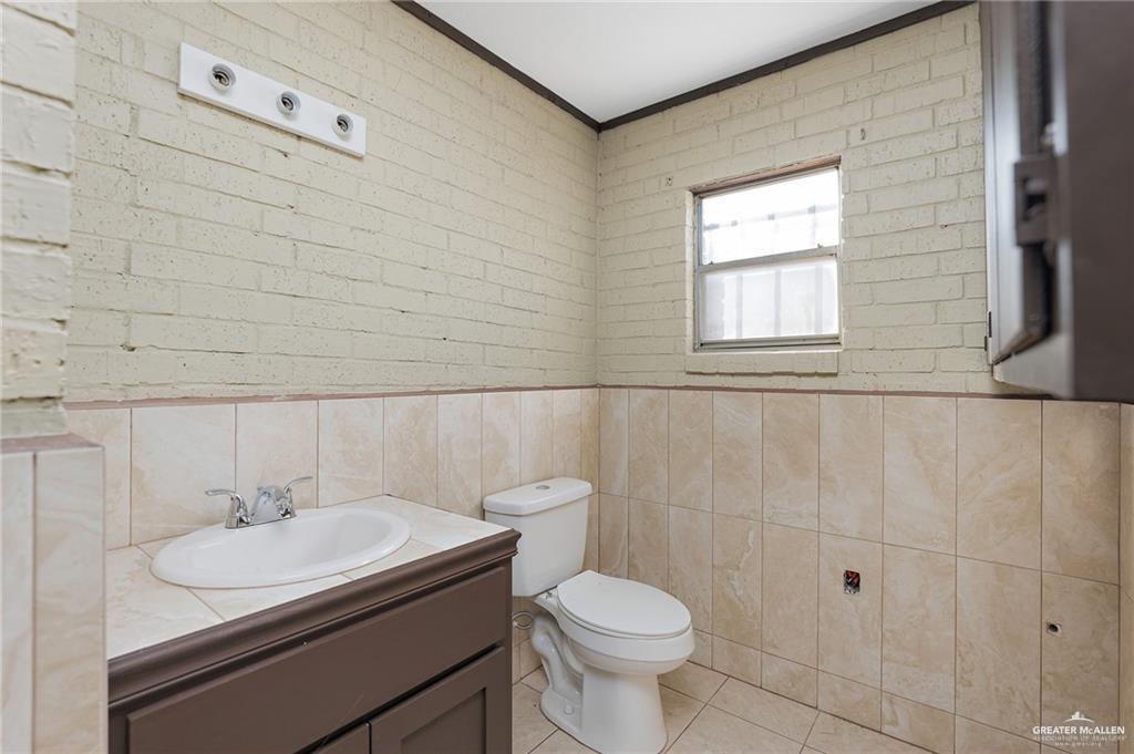 307 South Cox Street Rio Grande City, TX 78582 - Photo 9 of 22